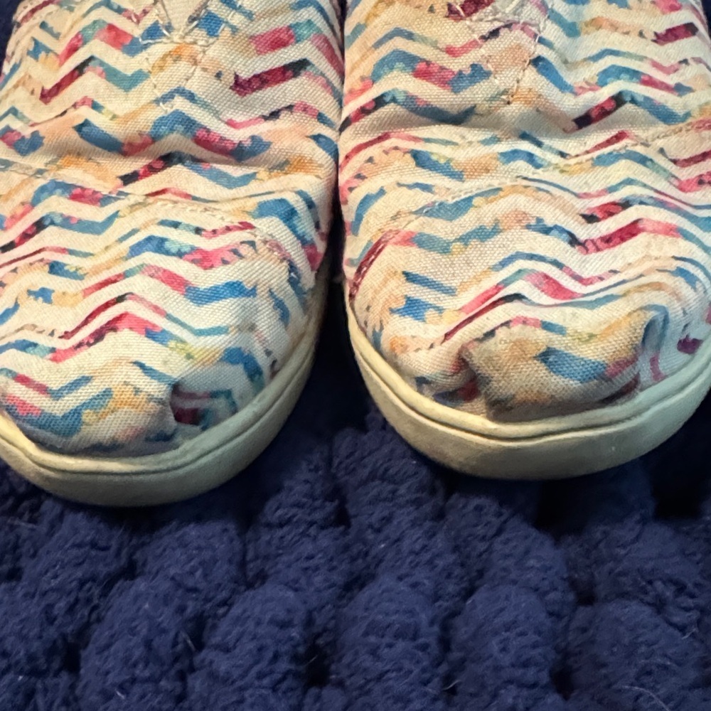 TOMS Kids Colorful Chevron Moccasins - Picture 2 of 7